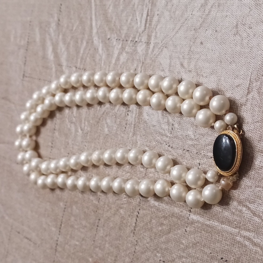 Choker necklace
